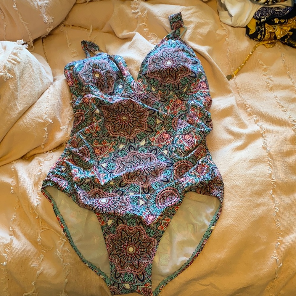 One piece with stomach rouching